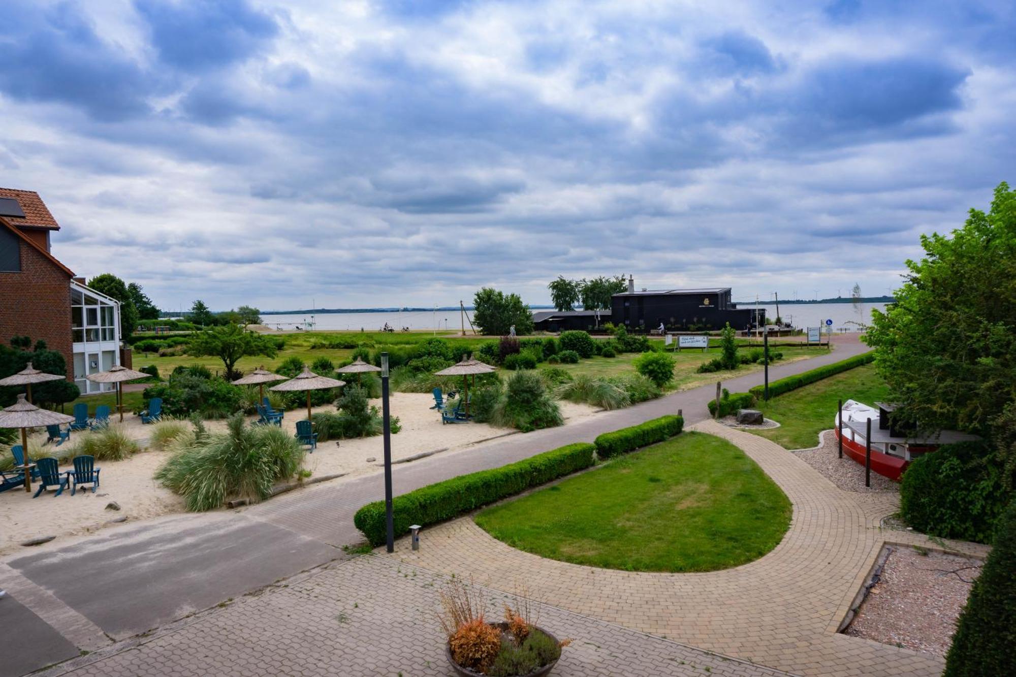 Haus Strandglueck - Urlaub Mit Blick Auf Den Duemmer See Apartment Lembruch Exterior foto